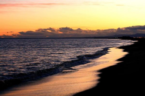 T2 - Les pieds dans le sables en toutes saisons 5 couchages - climatisation - parking privée - piscine - situation optimum et rare - Amoureva - Plage Richelieu- Cap d'Agde